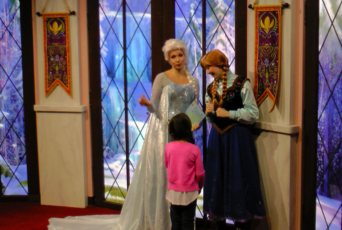 Meet Anna And Elsa At Disneyland Undercover Tourist 