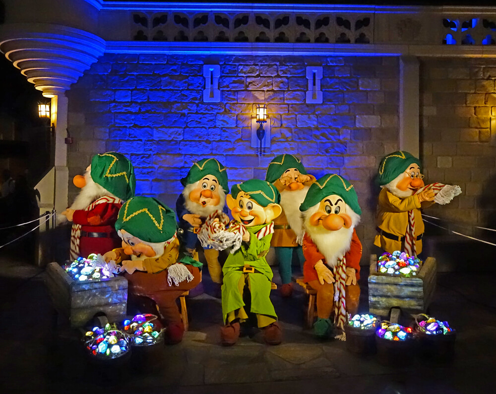 Guide to Mickey�s Very Merry Christmas Party 2016