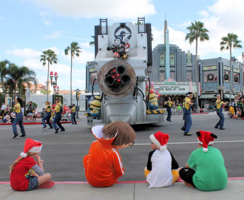 Gru's Girls Margo and Edith Turn Up to Greet Guests at Minion Land -  Universal Parks Blog