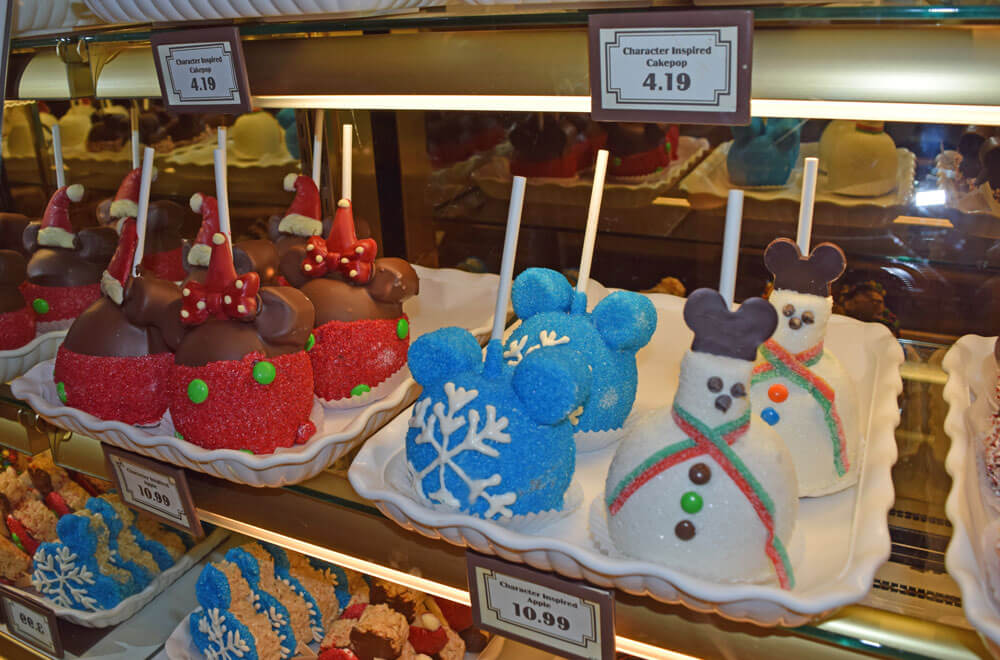 Our Guide to the Yummiest Holiday Treats at Disneyland