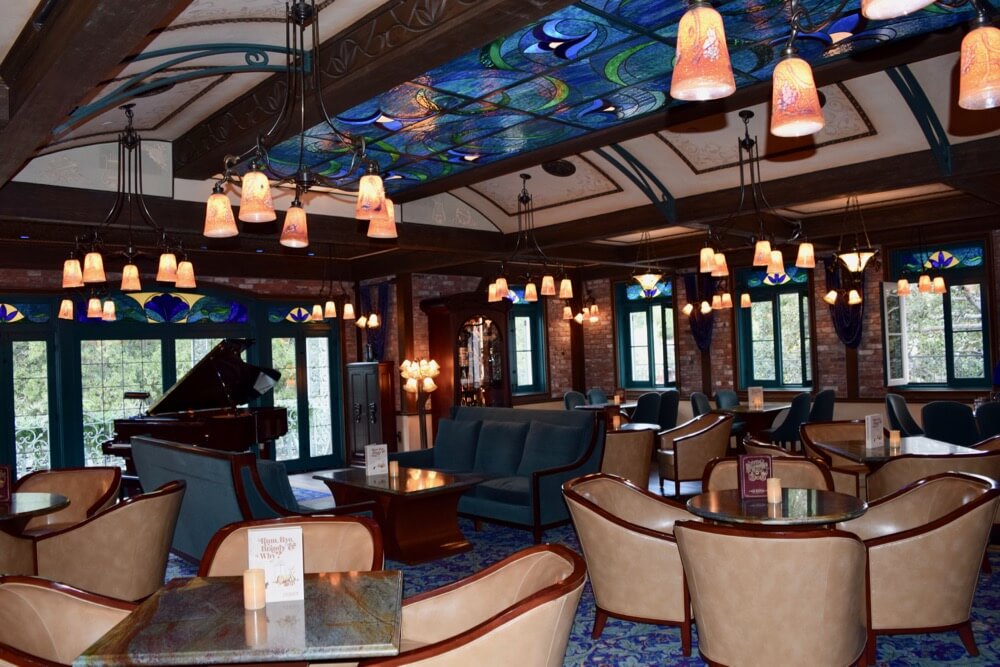 A Look Inside The Super Swanky Disneyland Club 33