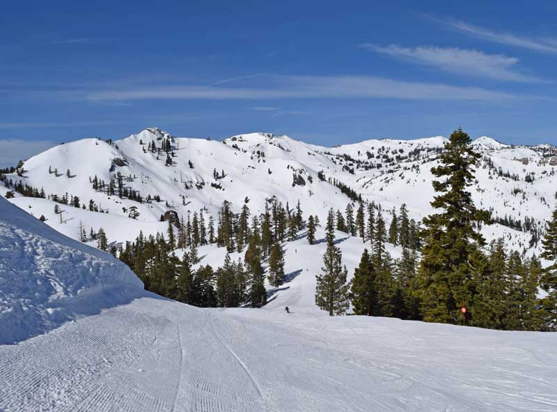 Meilleur temps pour skier en 2018-2019 - Station de ski Squaw Valley au printemps