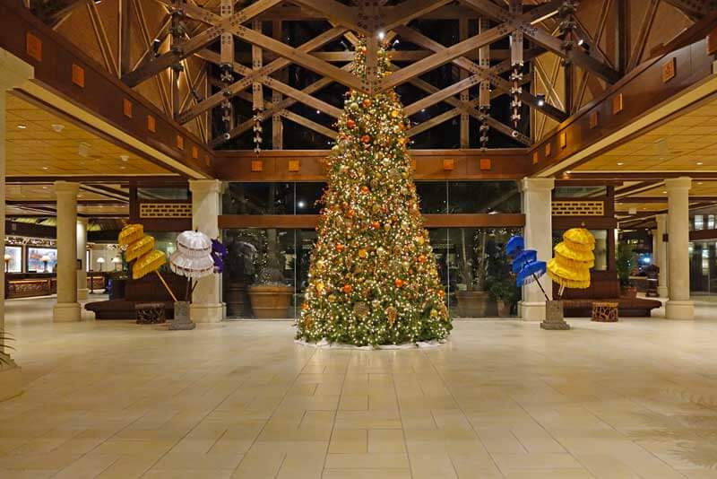 Universal Orlando Christmas - Loews Royal Pacific Resort