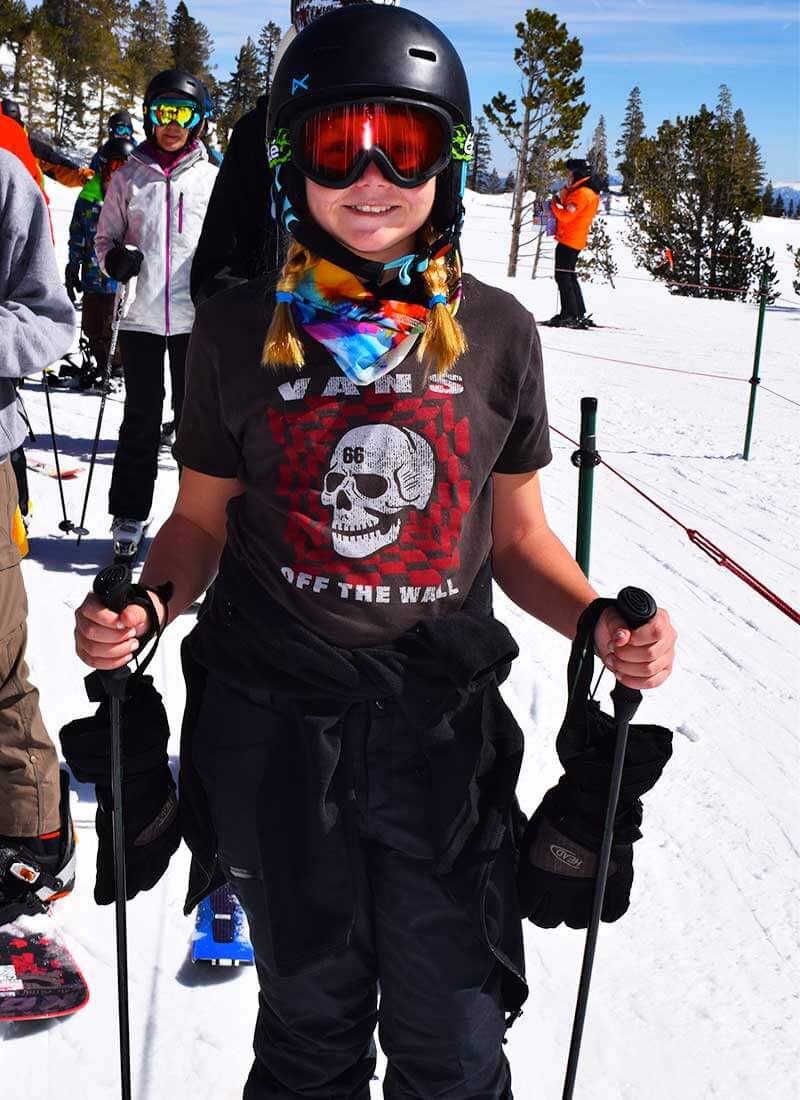 Cute skiing picture  Skiing outfit, Spring skiing, Spring skiing