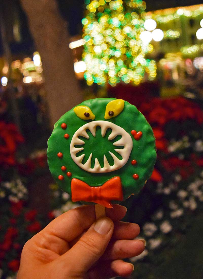 Our Guide To The Yummiest Holiday Treats At Disneyland