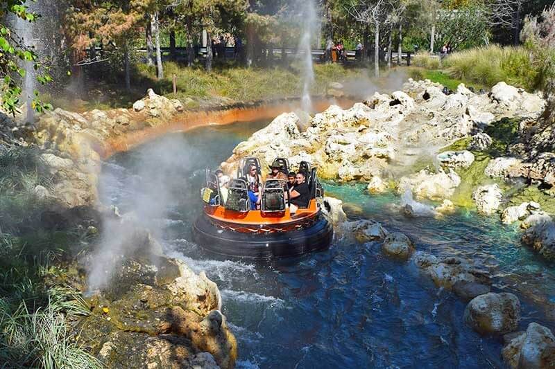 A MonthbyMonth Guide on Disneyland Weather (And What to Pack!)