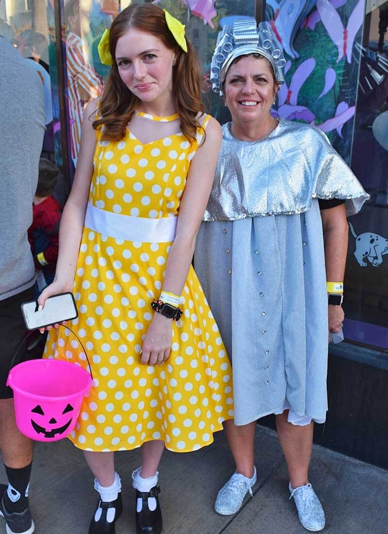 15 Reasons We Say 'Yes!' to Disneyland for Adults