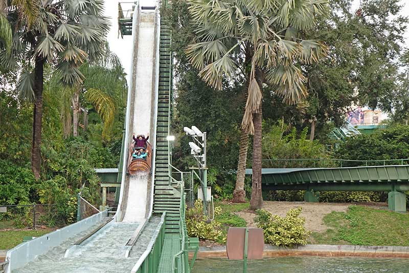 Busch gardens log flume ride hi-res stock photography and images