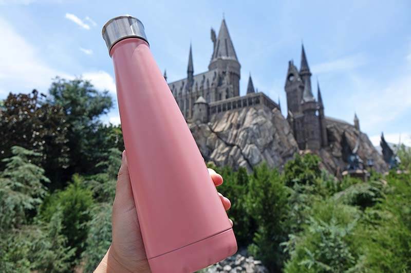 https://cache.undercovertourist.com/blog/2019/07/0719-stay-cool-universal-orlando-water-bottle.jpg