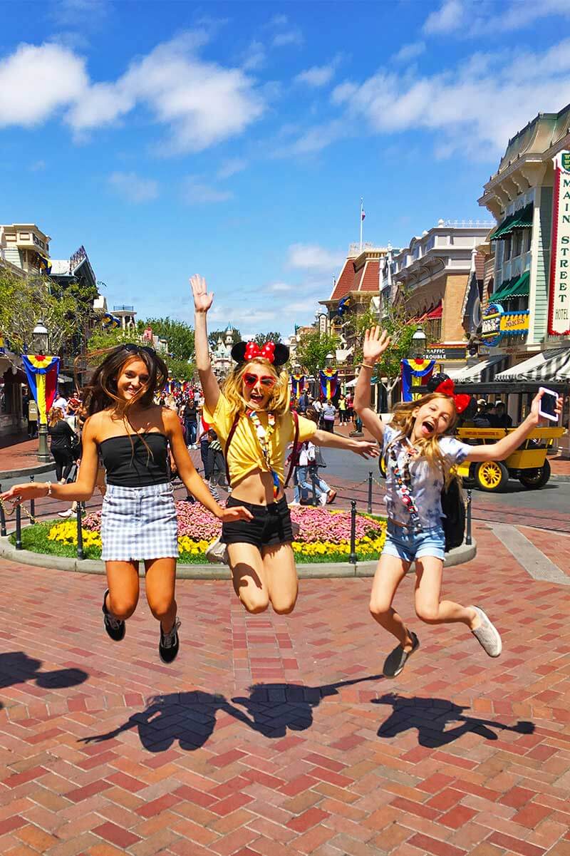 12 Tips for Going to Disneyland with Teens and Tweens