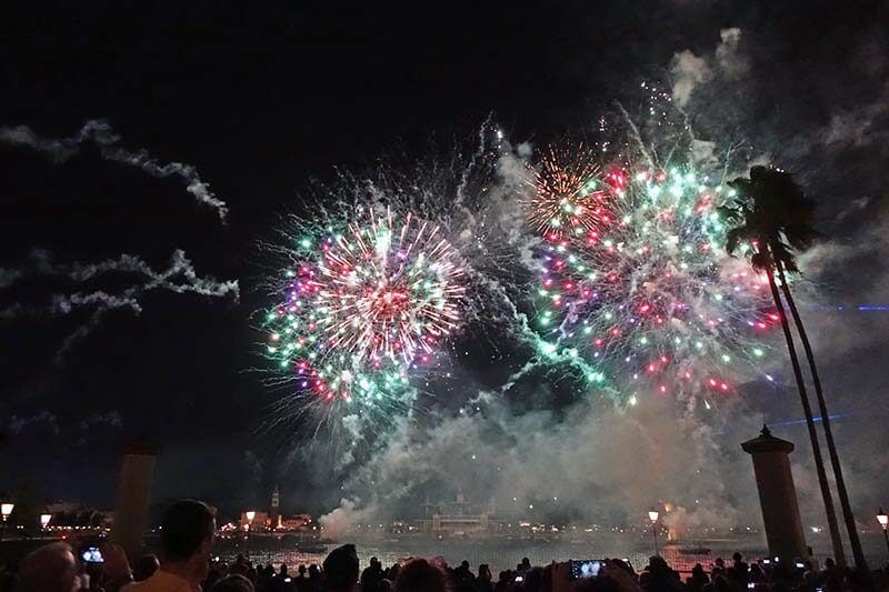 1019-new-years-eve-disney-epcot-forever-800x533.jpg