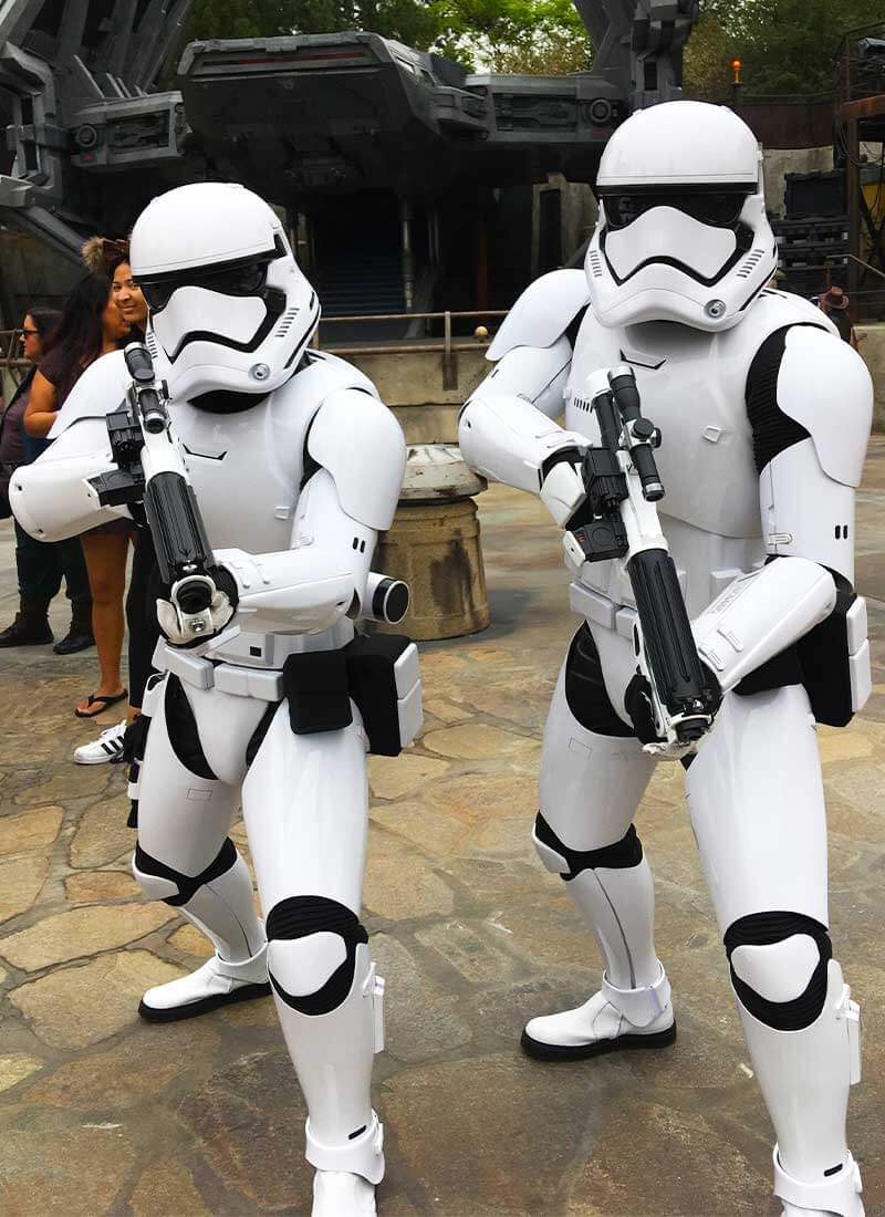 https://cache.undercovertourist.com/blog/2019/11/1119-characters-galaxys-edge-stormtroopers-posed.jpg