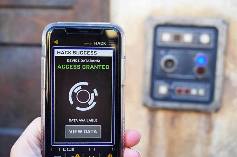 How to Use the Galaxy's Edge Datapad at Disneyland (and Hunt Bounty)