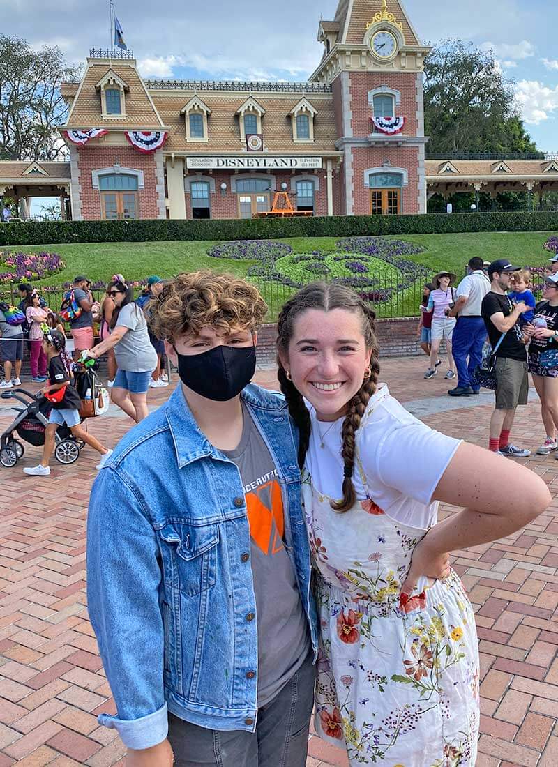 https://cache.undercovertourist.com/blog/2021/06/0621-what-to-know-when-visiting-disneyland-mask-or-unmask.jpg