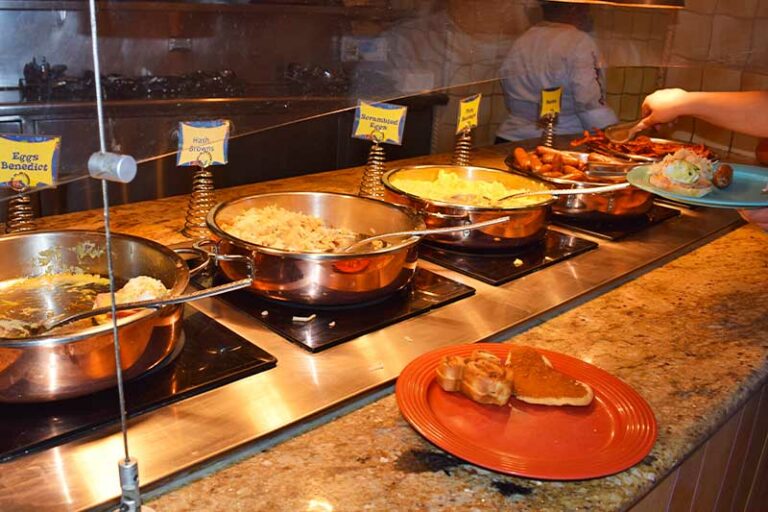 Disneyland Character Dining: Goofy’s Kitchen at Disneyland Hotel