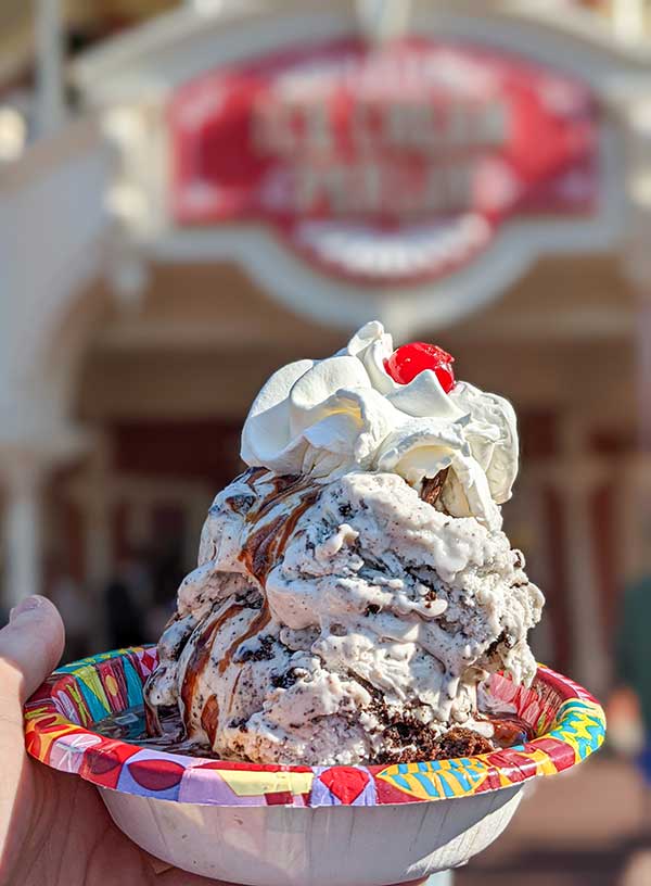 Mickey Kitchen Sink Sundae - Picture of Plaza Ice Cream Parlor, Orlando -  Tripadvisor