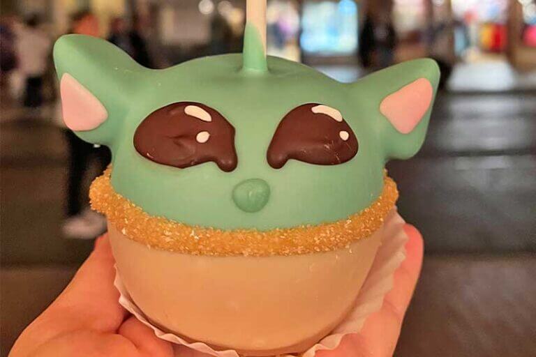 A Guide to Finding the best Disneyland Caramel Apple in Each Season