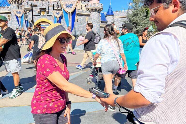 MagicBands at Disneyland — Everything You Need to Know!