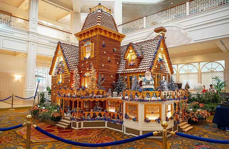 Christmas Gingerbread House at Wilderness Lodge - Disney Tourist Blog