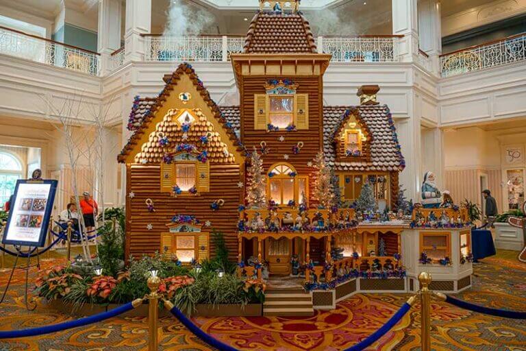 Peek at the Most Splendid Disney World Christmas Decorations