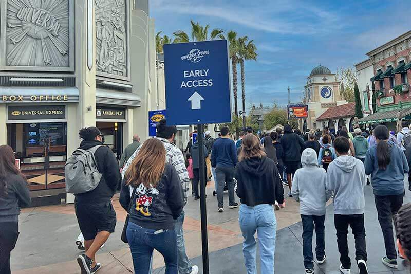 How to Manage Summer Crowds at Universal Hollywood