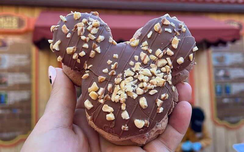 The Full List of Disney California Adventure Food and Wine Festival Menus - Snickers macaron