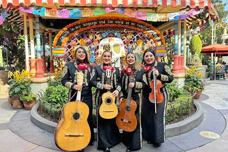 Dia de los Muertos Disneyland - Mariachi Divas