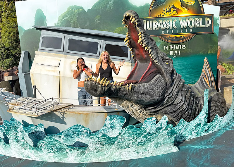 Tips for Going to Universal Studios Hollywood with Teens and Tweens - Teen pose for photo ops