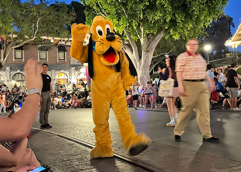 Disneyland Dining Packages - Pluto coming by