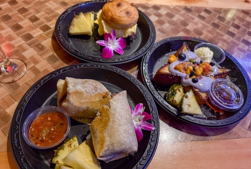 The Frog Family's Guide to the Disneyland Hotel - Trader Sam's Breakfast