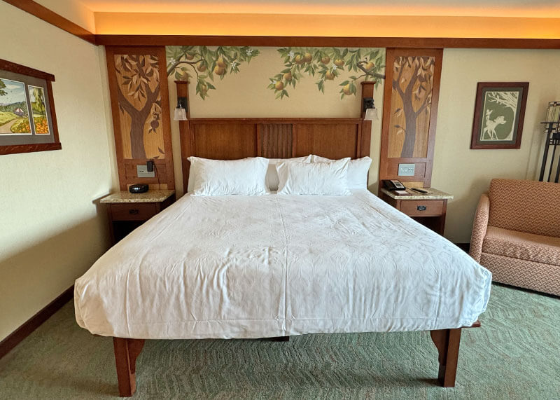 The Frog Family's Guide to Disney’s Grand Californian Hotel & Spa - King bed with pull out chair