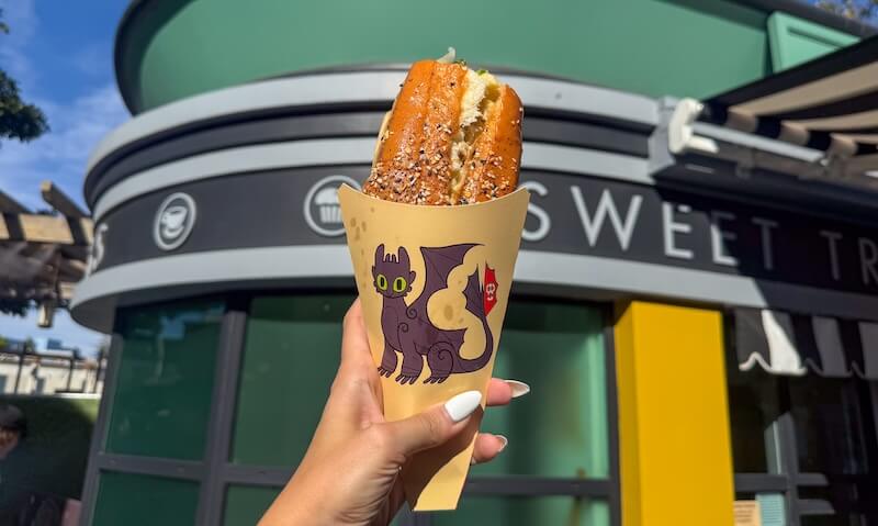 Universal Studios Hollywood Treats - How to Train Your Dragon Mac and Cheese cone