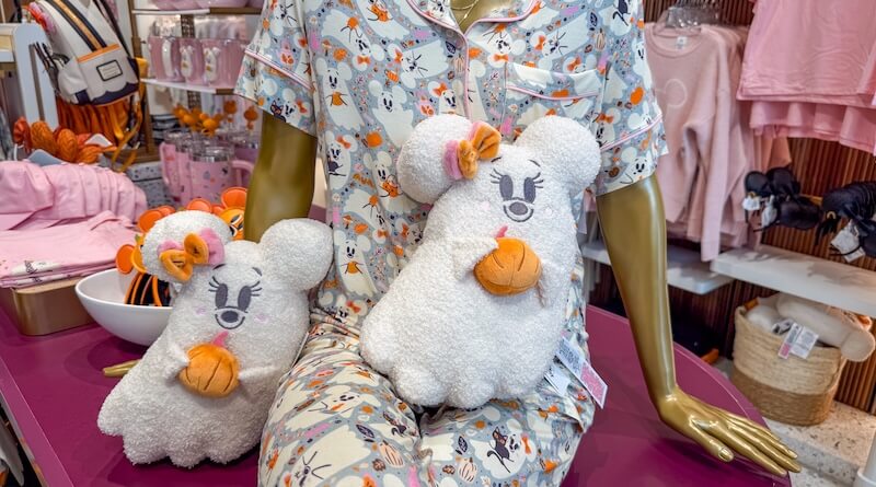 The Frog Family's Wish List: New Disneyland Merchandise in August 2025 - Minnie Ghost Pillow