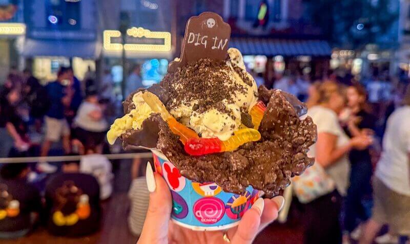 Your Guide to Ghoulishly Good Disneyland Halloween Food - Rest in Chocolate Sundae