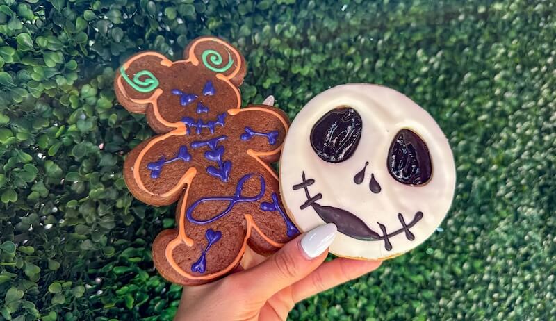 Your Guide to Ghoulishly Good Disneyland Halloween Time Treats - Skeleton Gingerbread & Jack cookie