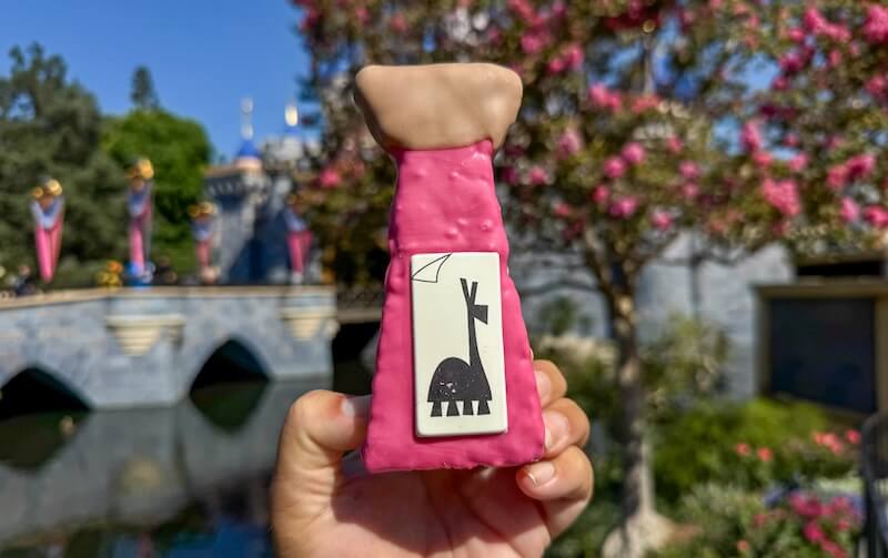 Your Guide to Ghoulishly Good Disneyland Halloween Time Food - Kuzko treat
