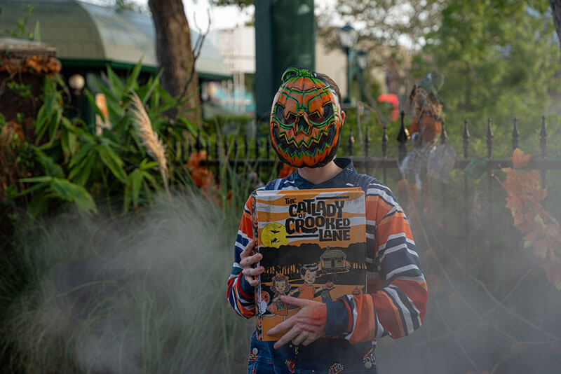 Noches de terror de Halloween - La Dama de los Gatos de Crooked Lane