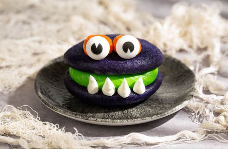 halloween food Disney World - The Whoopie Monster cookie
