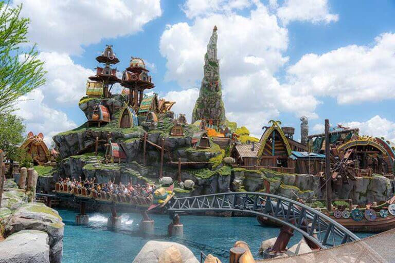 featured_attraction.name