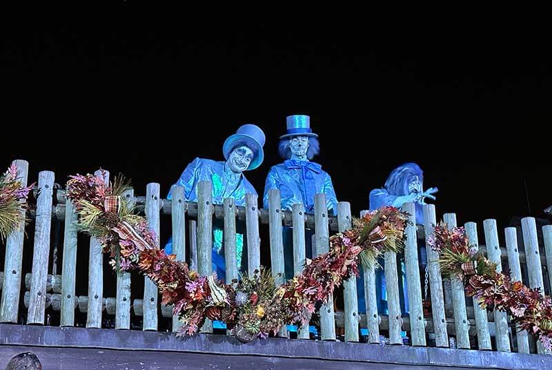 Mickey's Not-So-Scary Halloween Party - Hitchhiking Ghosts