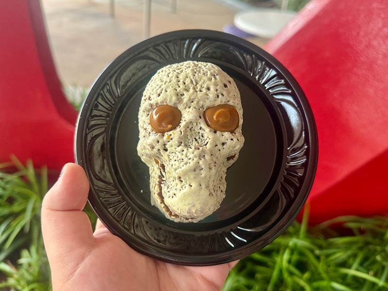 halloween food Disney World - Skull Cake