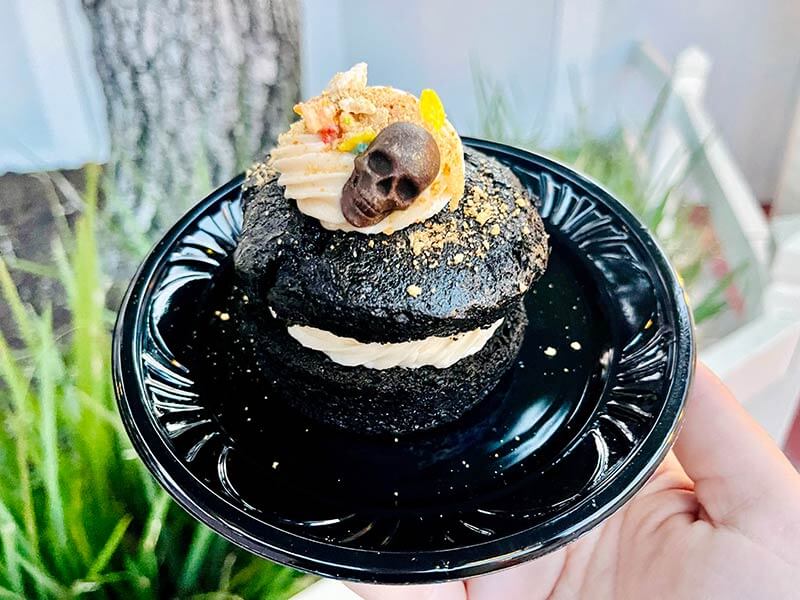 halloween food Disney World - Captain Hook Treasure Whoopie Pie