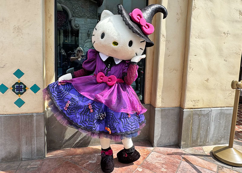 Best Time to Visit Universal Studios Hollywood - Witch Hello Kitty