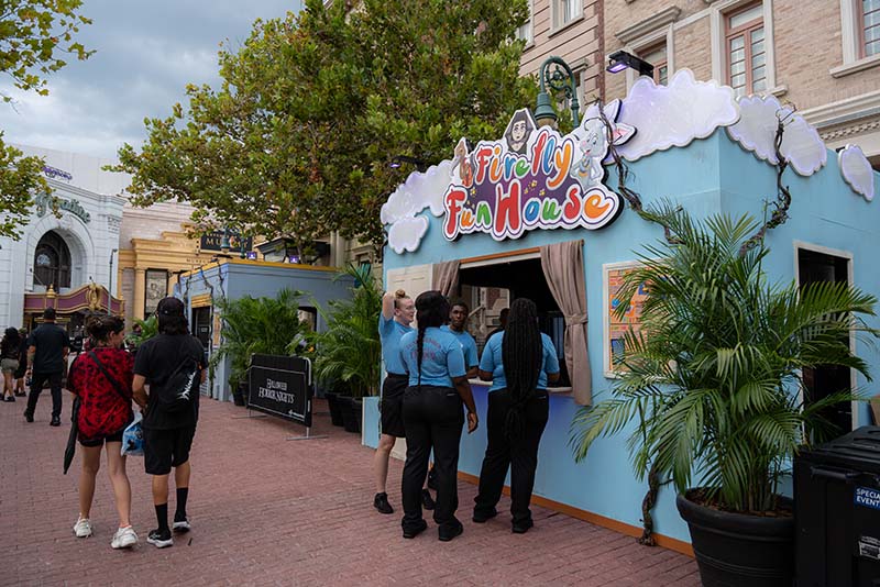 Halloween Horror Nights Orlando Food - Firefly Fun House
