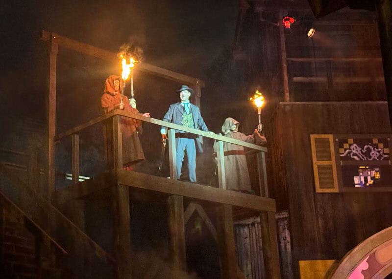 Your Ghoulish Guide to Knott’s Scary Farm - The Hanging