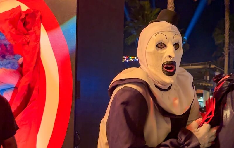 A First-Timer's Guide to Halloween Horror Nights Hollywood - Art the Clown