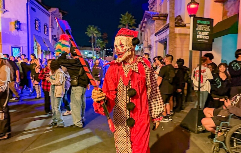 Your Screamin' Guide to Halloween Horror Nights Hollywood - Clown