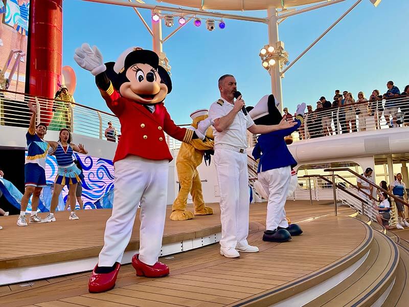 Disney Cruise Shows - Minnie Mouse in the Sail Away Party