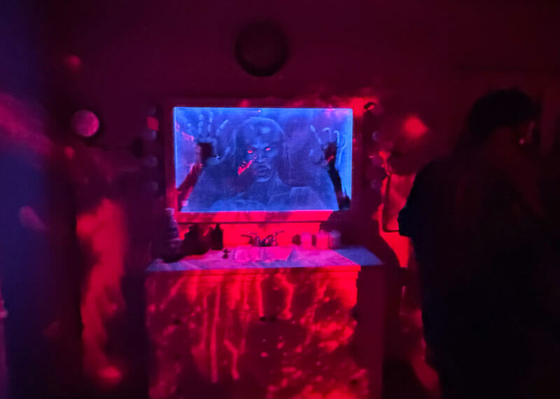 Your Ghoulish Guide to Knott’s Scary Farm - Bathroom Mirror in Mary