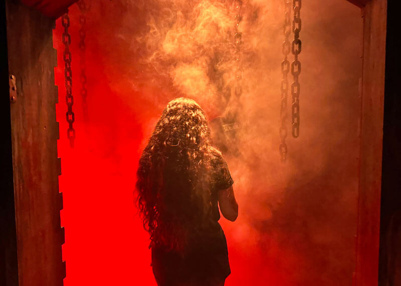 Your Ghoulish Guide to Knott’s Scary Farm - Chains in The Zoo